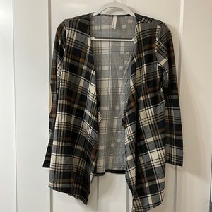 Women’s lightweight swing cardigan.